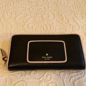 Kate spade black wallet with beige trim